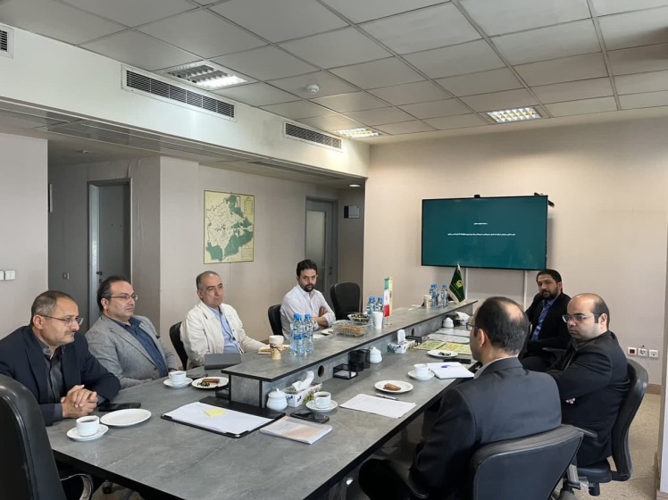 نشست تخصصی پایش وضعیت تعالی سازمانی با حضور مدیرعامل، مدیر تعالی بنیاد بهره وری موقوفات آستان قدس رضوی و معاونت‌های سه‌گانه شرکت